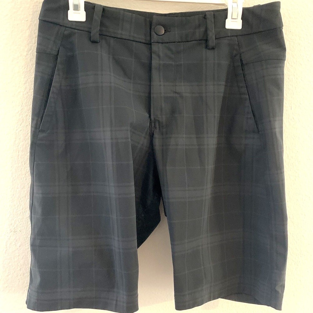Lululemon Shorts Mens 32 Charcoal Gray Plaid Pockets Poly